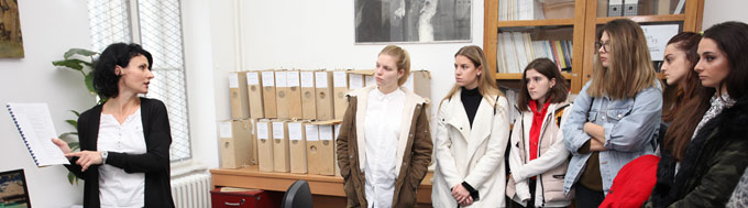 Матуранти Карловачке гимназије у посети Архиву Војводине