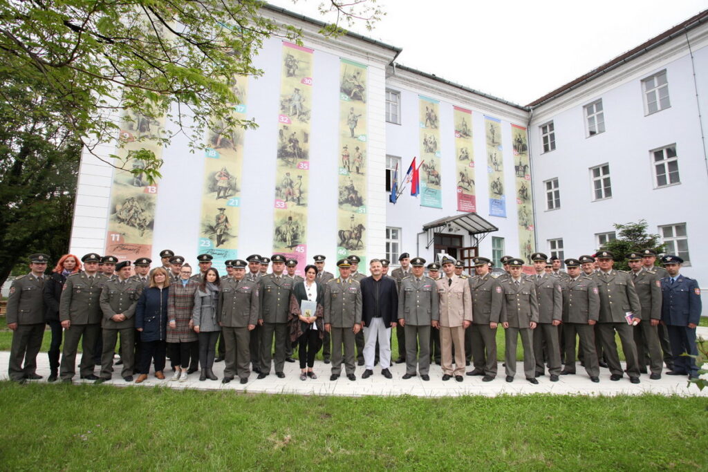 Прва бригада копнене војске у посети Aрхиву Војводине